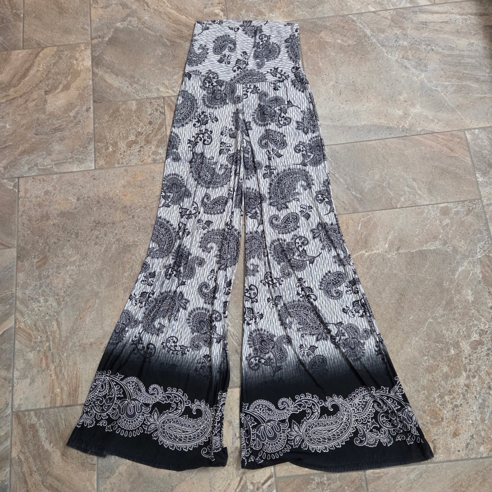 Women’s Black & White Paisley Palazzo Pants